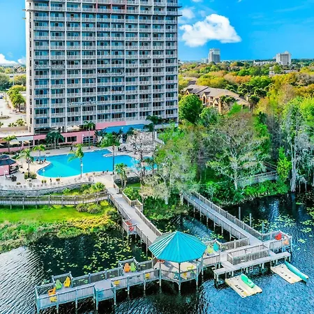 Lakefront Retreat With Ac, Kitchen, Pool, Hot Tub & Gym Near Top Attractions-2