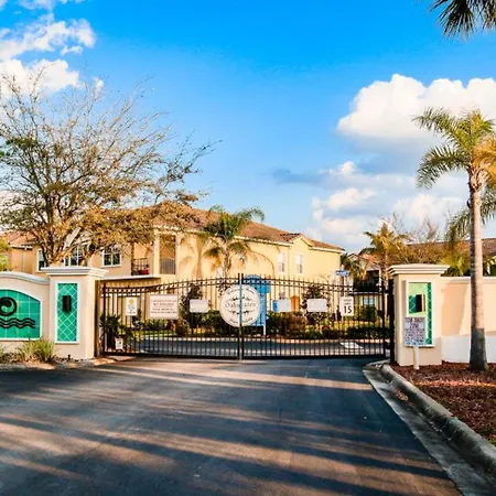 Bright, Centrally-Located Getaway With A Pool, Clubhouse, & Fast Wifi-3
