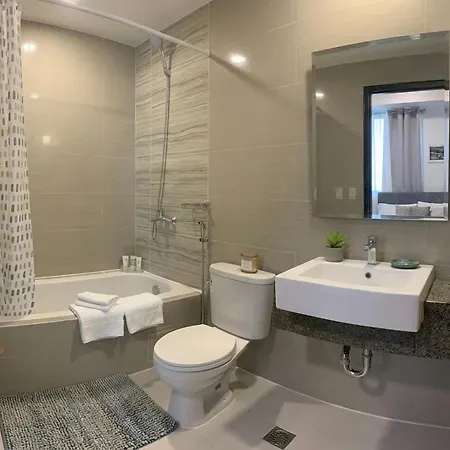 Mactan Newtown Seaview Condo With Pool View & Beach Access-2