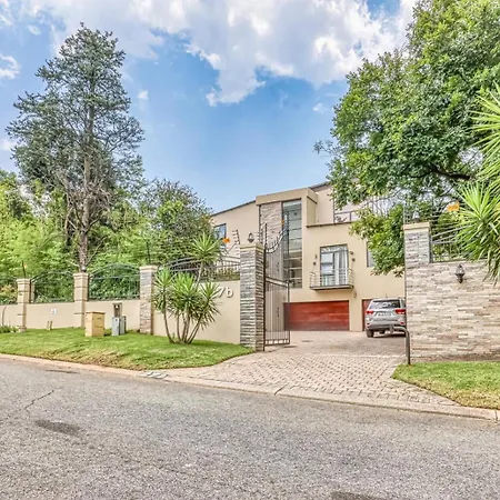 Executive 4 Bedroom Home In A Secured Neighborhood - Luxury, Privacy, And Comfort-3