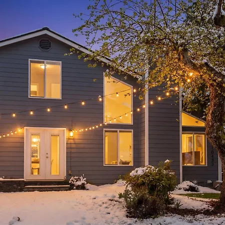 Perch - Stylish 3Br Retreat | Open Living + Free Parking-3