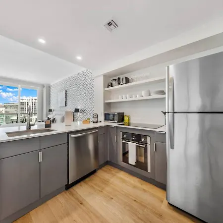 Elegant King Suite, Rooftop Pool, Full Kitchen-2
