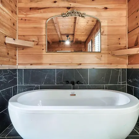 Romantic Hideaway | Hot Tub & Theater Room-3