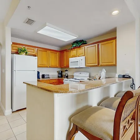 Lake-View 3Rd-Floor Condo With Hot Tub, Pools, Balcony, Shuttle Service, & Gyms-2