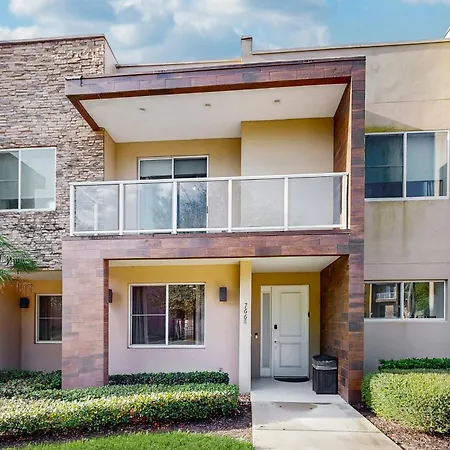 Spacious Modern Townhouse With Resort Pool Access And Elegant Open Living Spaces-2