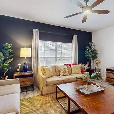 Stylish Townhouse With A Private Pool & Lanai Plus Clubhouse Amenities-2