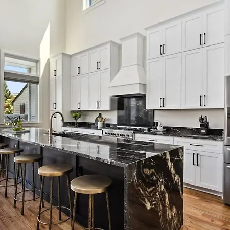 Gorgeous Grand Home With Heated Pool-3