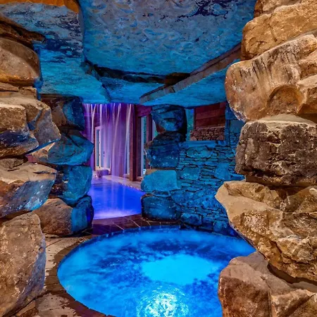 Secluded Luxe Cabin, Stunning Indoor Pool Wslide-2