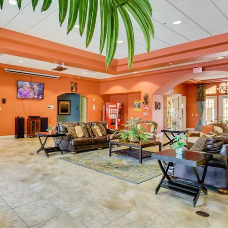Bright, Centrally-Located Getaway With A Pool, Clubhouse, & Fast Wifi-2