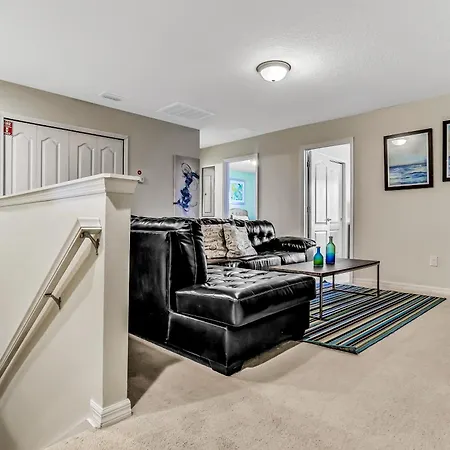 Updated & Colorful Home W/ A Modern Kitchen, Furnished Lanai, & Private Pool-2