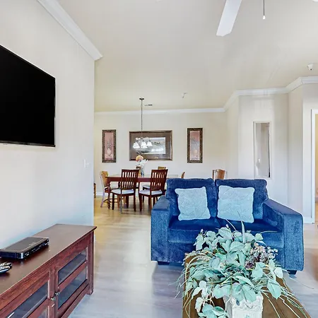 Resort Condo Close To Theme Parks With On-Site Pool, Bar, Restaurant, & Gym-3