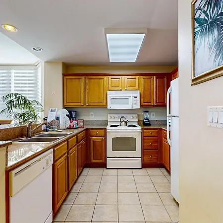 Lakefront Condo With Stunning Lake Views, Ac, Pool & Hot Tub Near Attractions-3