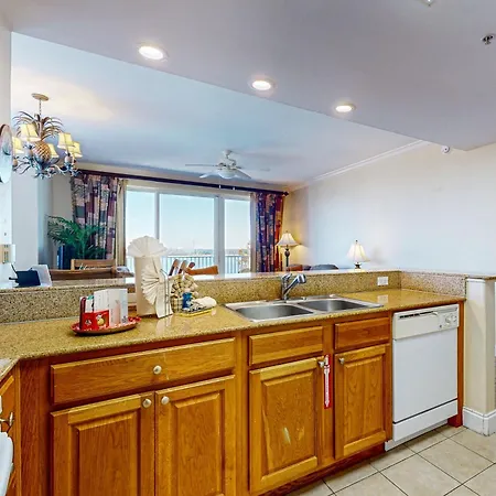 Lakefront Resort Near Attractions With Ac, Kitchen, Hot Tub, Pool & Lake View-2