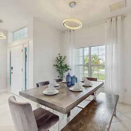 Beautiful Home With Private Pool, Game Room And Basketball Court-3