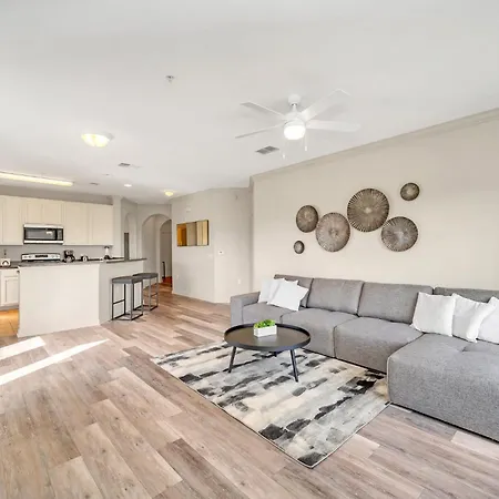 2Br Modern Pet-Friendly Condo 6 Mins From Disney-3