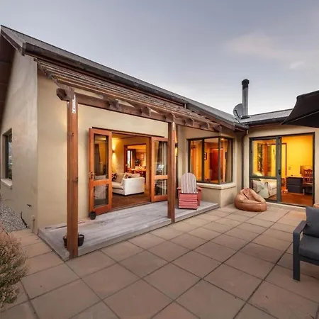 Mount Maude Retreat, Lake Hawea Views, Sleeps 10-3