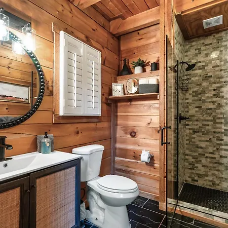 Romantic Hideaway | Hot Tub & Theater Room-2