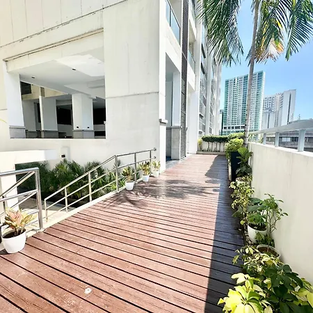 New Cozy 1Br King Bed At Greenbelt Hamilton Makati-3