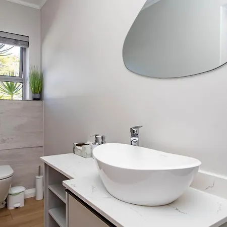 Robin Retreat - Luxury 3 Bedroom Villa -Hermanus-3