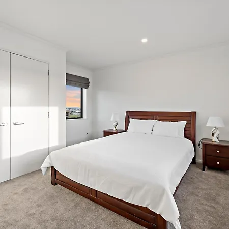 Big 5 Bedrooms House With Prime Location-2