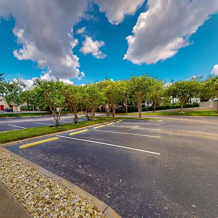 Lake-View 3Rd-Floor Condo With Hot Tub, Pools, Balcony, Shuttle Service, & Gyms-3