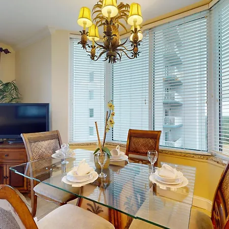 Lakefront Retreat With Ac, Kitchen, Pool, Hot Tub & Gym Near Top Attractions-3