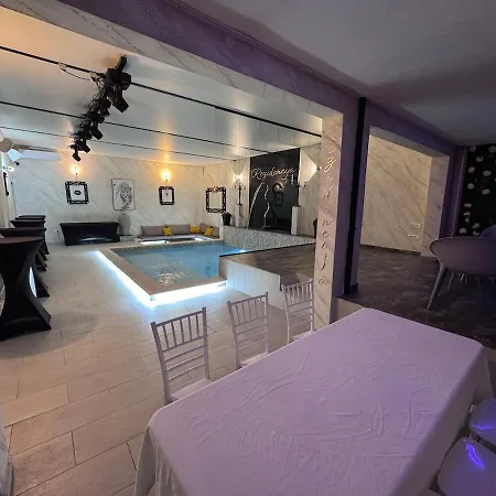 Spa Apartment Residence, With 2 Pools And Jacuzzi-2