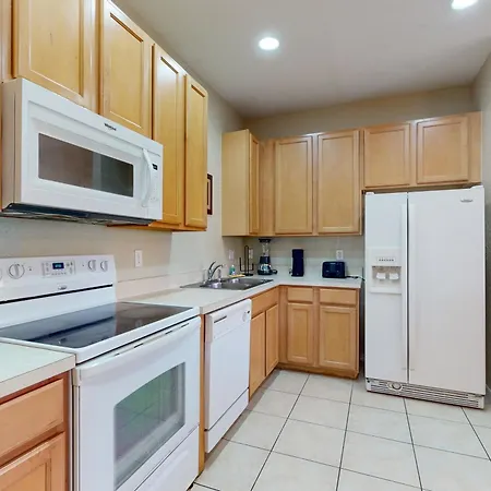 Gated-Entry Townhome, With Shared Pool, Central Ac, Near Theme Parks-3