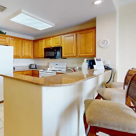 Lakefront Condo With Lake View, Kitchen, Gym, Pool & Hot Tub Near Attractions-3