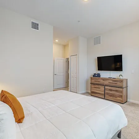 Spacious Townhouse With Private Patio And Resort Amenites-2