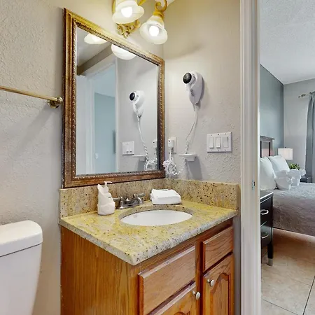 Spacious Condo With A Kitchenette, Ac, Pools, Hot Tubs, Tennis, & Gym-3