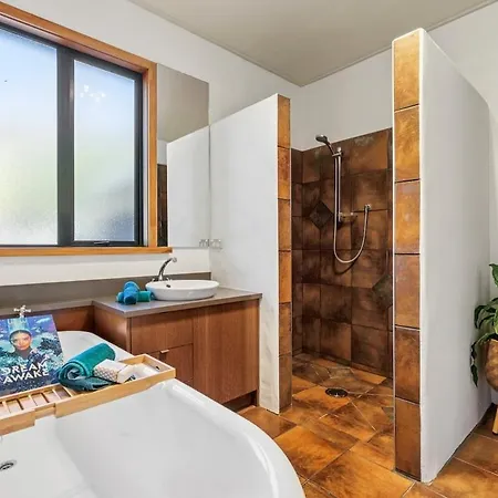 Mount Maude Retreat, Lake Hawea Views, Sleeps 10-2