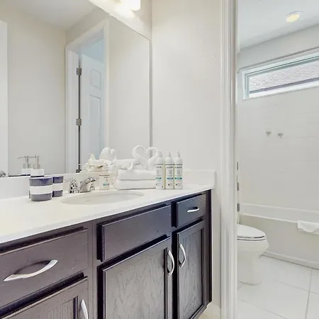 Beautiful Home With Private Pool And Space For The Whole Family-3