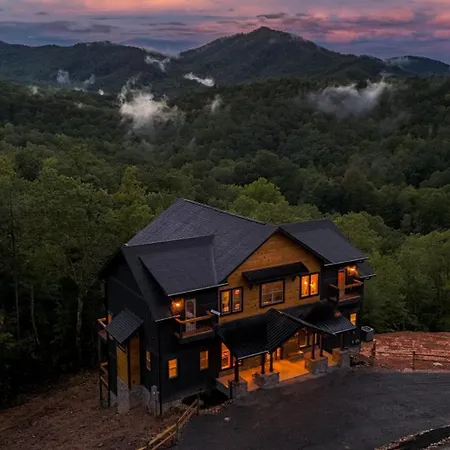 Secluded Luxe Cabin, Stunning Indoor Pool Wslide-3