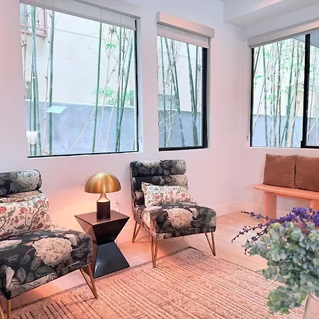 Luxury Beverly Hills Adjacent Oasis-2