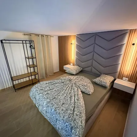 Goldapartment-2