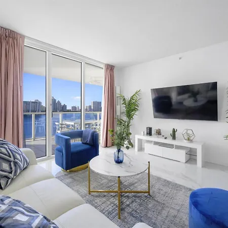 Stylish, Classy Bayfront View Apt Walk To Beach-3