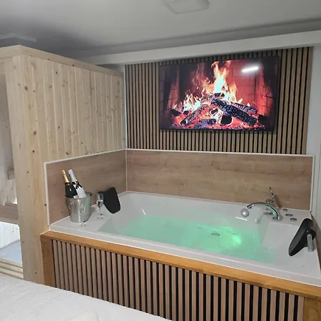 Jacuzzi & Sauna Edy Room - City Center-2
