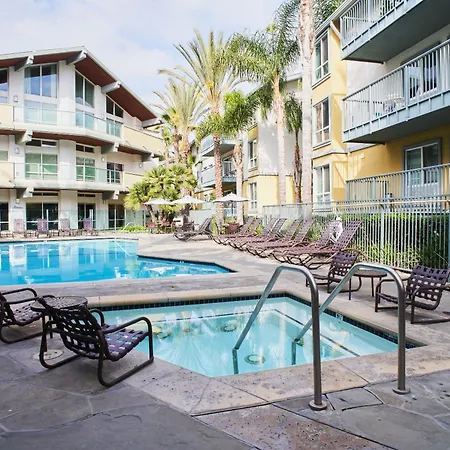 Azure Horizons - A Marina High-Rise 3BR Masterpiece-2