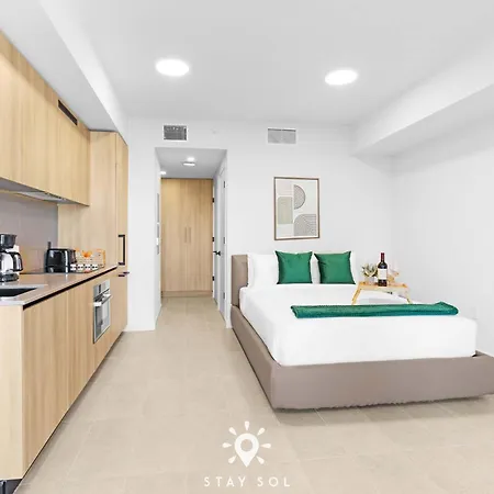Smart Luxe Studio With Views In Downtown-3