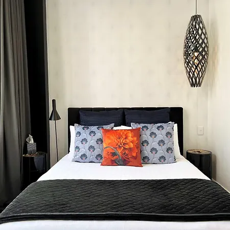 Stunning Studio Apartment In The Heritage Building-3