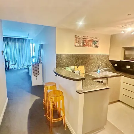 Luxury Heart Cbd Top Floor Apartment Spa,Gym, Pool-3
