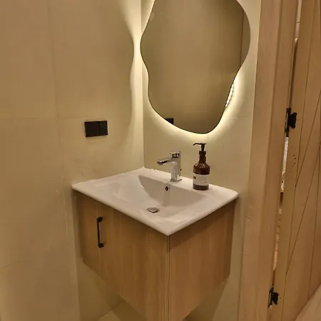 Luxury Studio With Bathtub Steps To City Stars-2