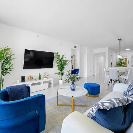 Stylish, Classy Bayfront View Apt Walk To Beach-2