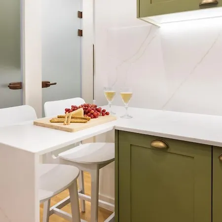 Romantic Getaway W Whirlpool & Fireplace-3