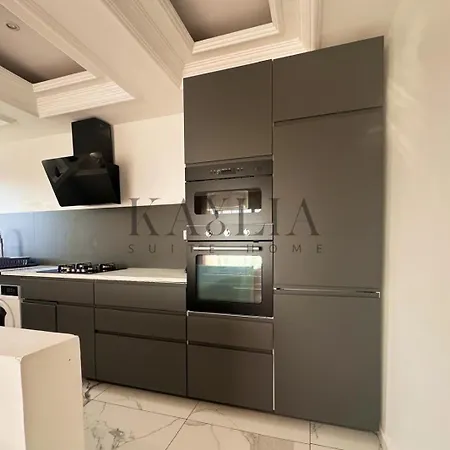 Kaylia Suite Home-3