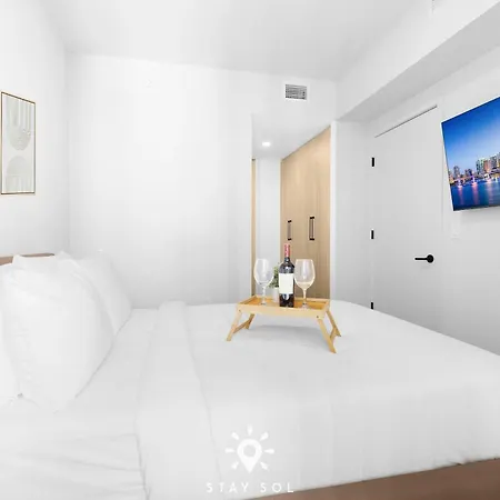 Stylish Retreat Modern 1BR&Den Miami-3