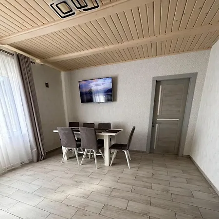 Котедж Holiday House-3