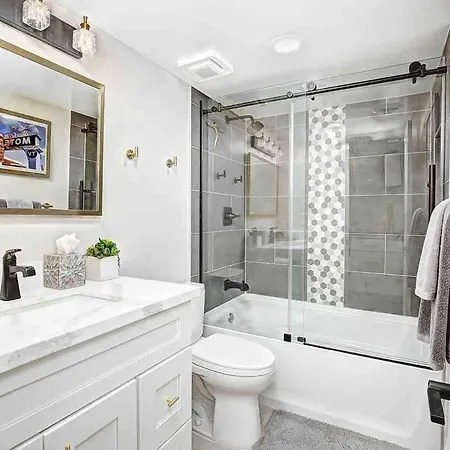 Beautiful 2 Bedroom Modern And Spacious Scottsdalecondo-3