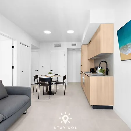 Light-Filled 1Br With Private Balcony Urban Chic-3